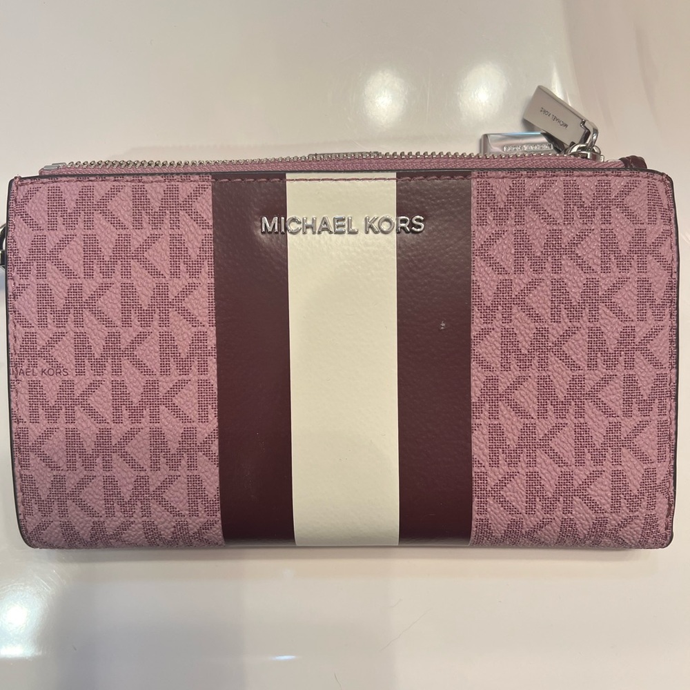 Michael Kors wallet. Never used.